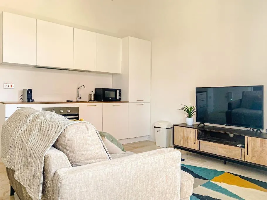 Designer Furnished - Entire Apartment Sliema 2B By Solea