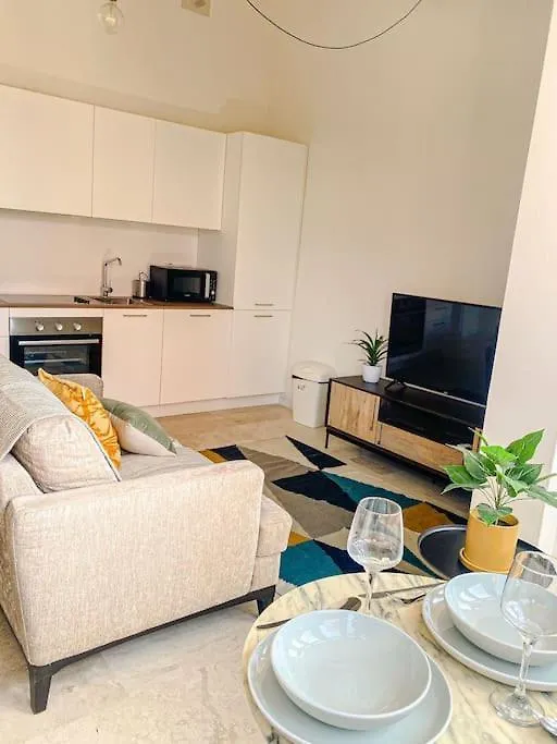 Designer Furnished - Entire Apartment Sliema 2B By Solea